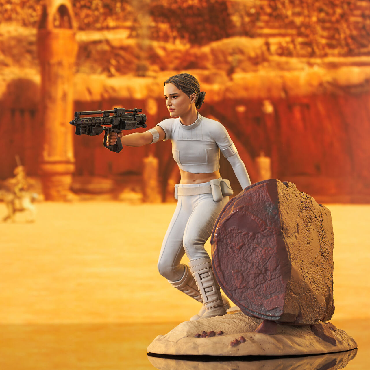 Star Wars: Attack of the Clones Padme Amidala Premier Collection 1:7 Scale Statue Hasbro