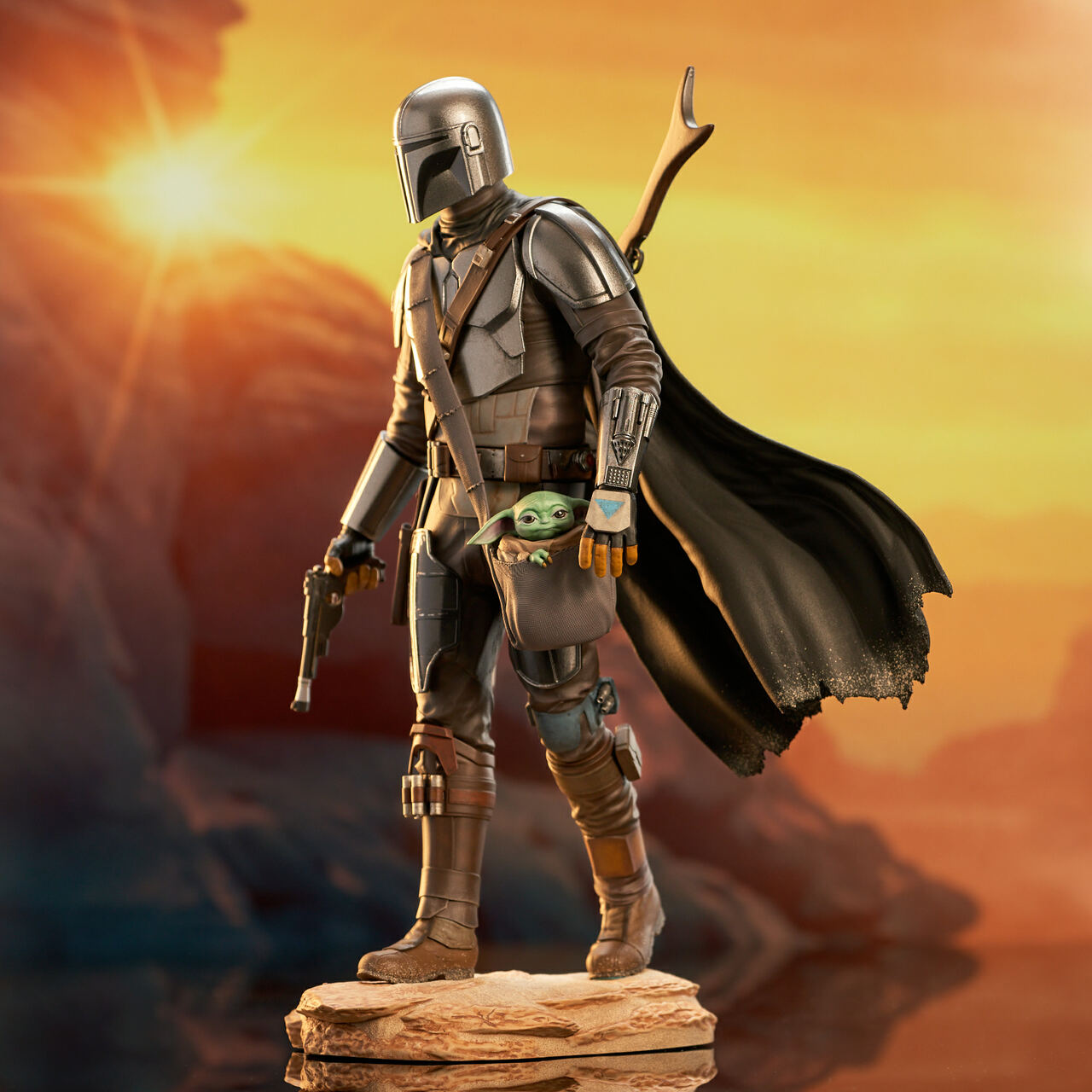 Star Wars Mandalorian with Child Premier Collection Statue Hasbro